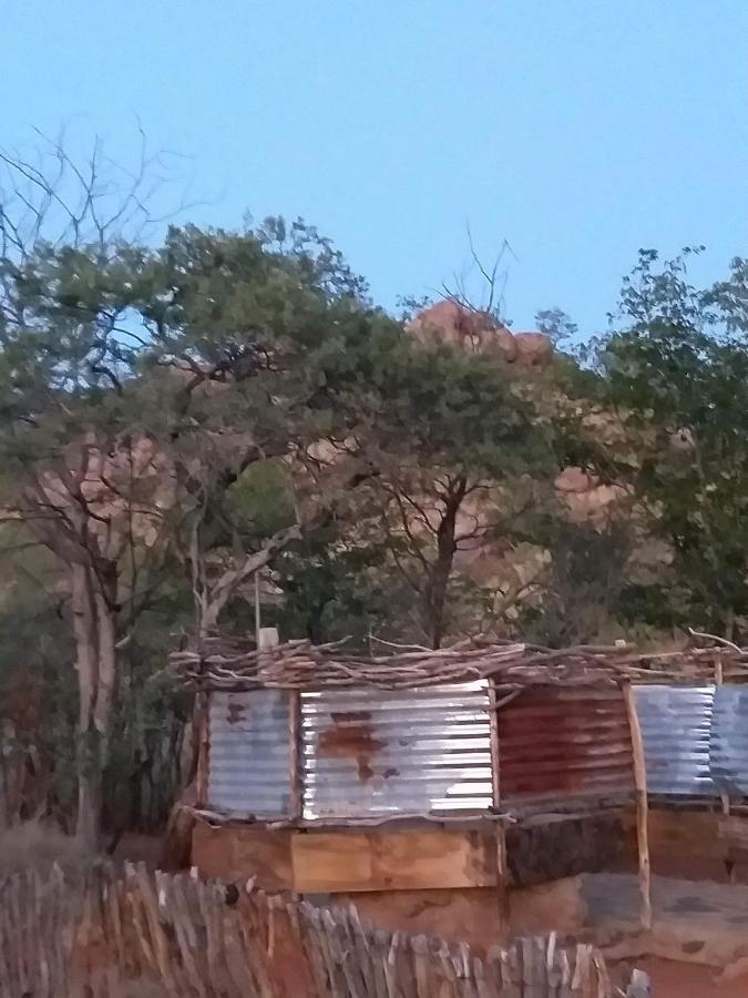 Porcupine Camp Kamanjab Hotel Екстериор снимка